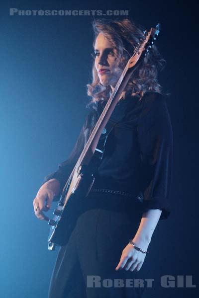 ANNA CALVI - 2014-02-15 - PARIS - Le Trianon - 